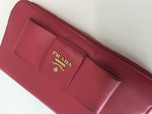 PRADA（プラダ）革長財布　修理前