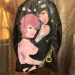 「ジョジョの奇妙な冒険」のブチャラティのコスプレをしている恭子さんとトリッシュの美香さんを革ジャケットに描いてみました。