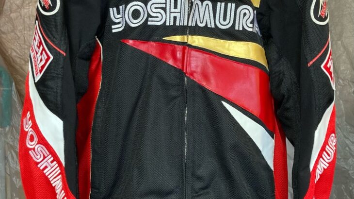 YOSHIMURAライダースジャケットの剥げた合皮部分に色を合わせて染めた革貼り補修