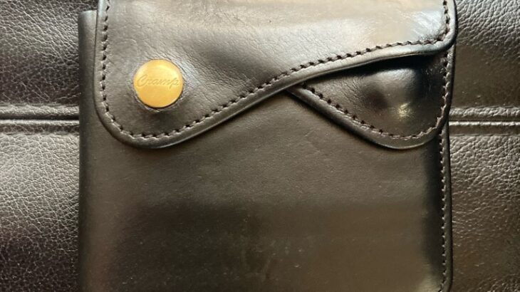 池之端銀革店Cramp二つ折り財布を黒にカラーチェンジ