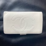 CHANEL(シャネル)二つ折り長財布のスレ、キズ、汚れを全体補修＆染め直し