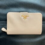 PRADA(プラダ)二つ折り財布のスレ、色落ちを全体補修＆染め直し